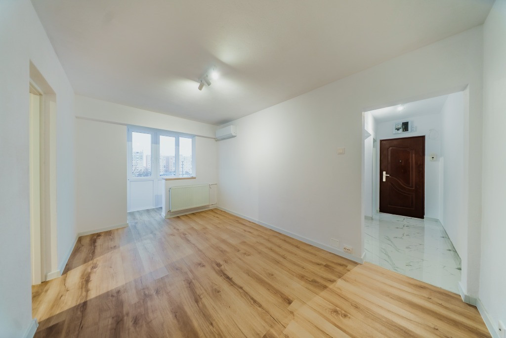 Apartament 2 camere, renovat, zona Aurel Vlaicu