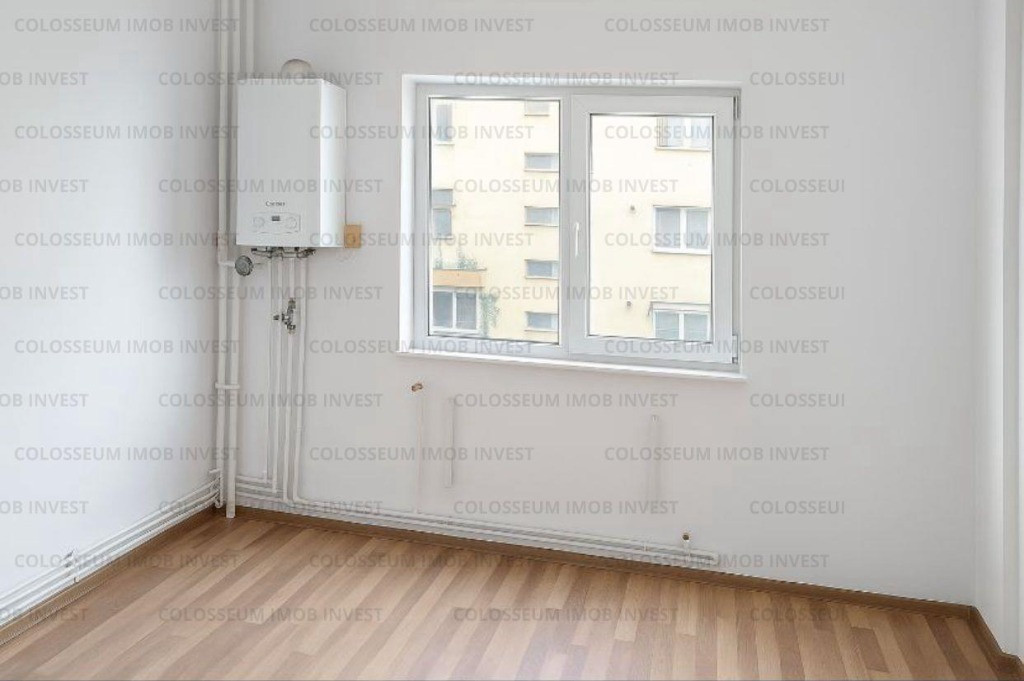 Camera de camin cu baie si bucatarie, centrala proprie, etaj 1/4!