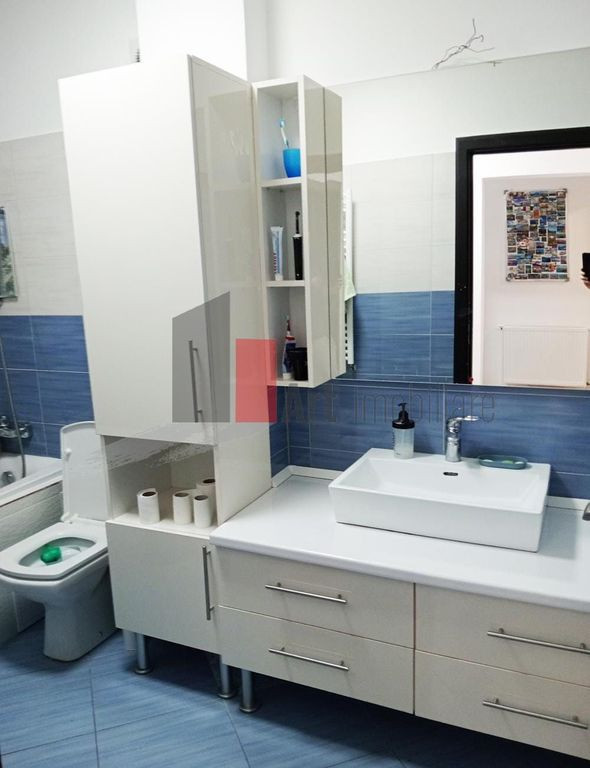 Vânzare apartament 3 camere cu centrală Apărătorii Pa...