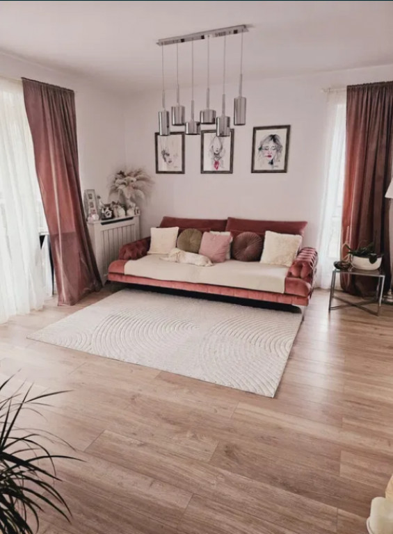 Apartament 3 camere, decomandat - zona Tractorul