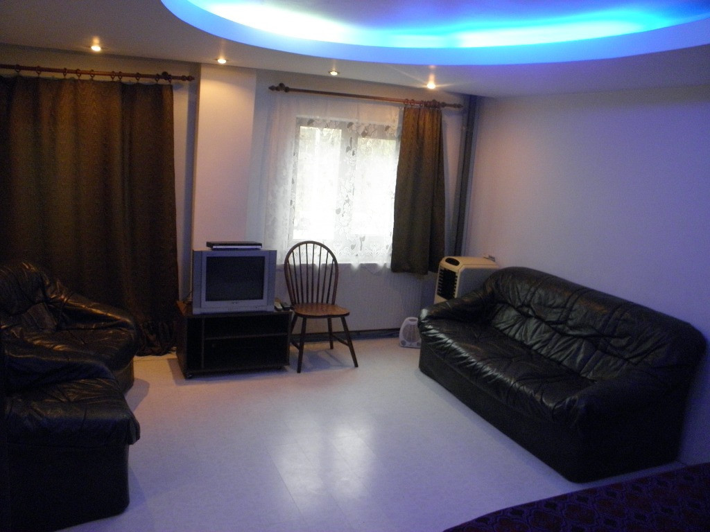 Inchiriez garsoniera decomandata parter Brazda, zona RENDEZ VOUS