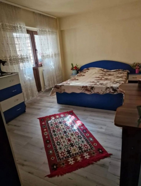 Apartament 4 camere decomandat, orasul Mizil, zona Centrala