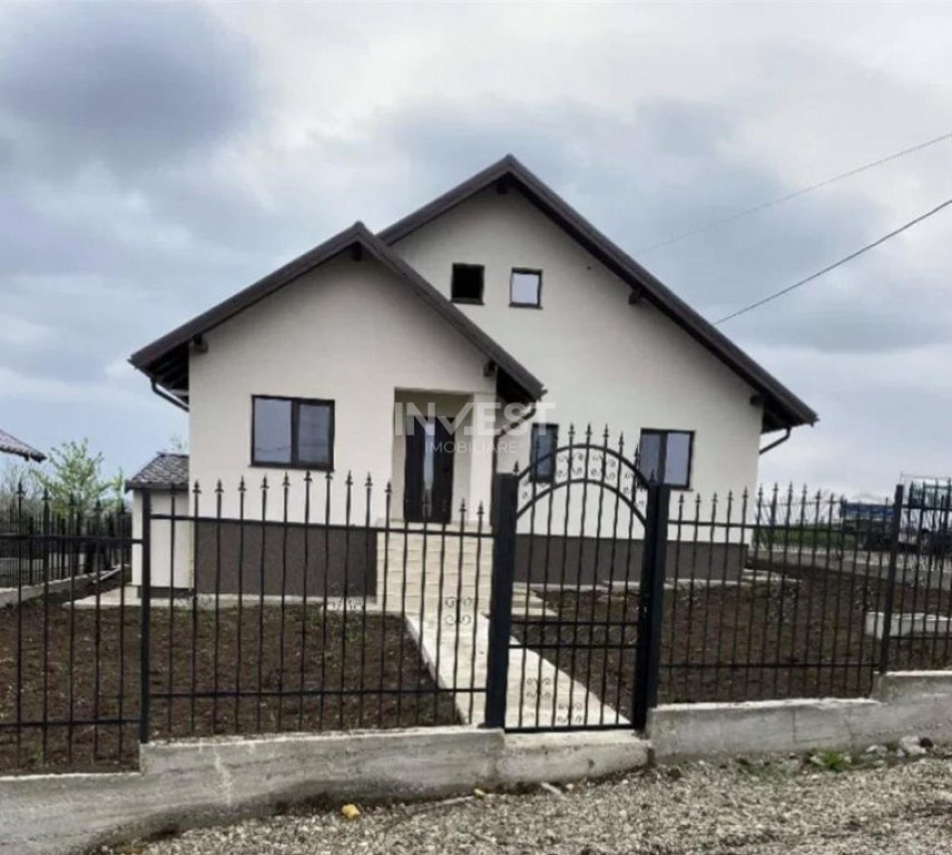 Casa individuala , 4 camere, 2 bai, 500mp de teren, MIROSLAV