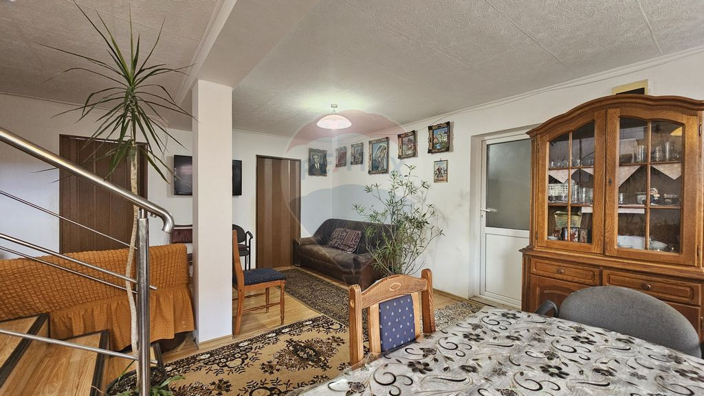 Comision 0% | 2 Case | Singur în curte | 1025 mp teren |...