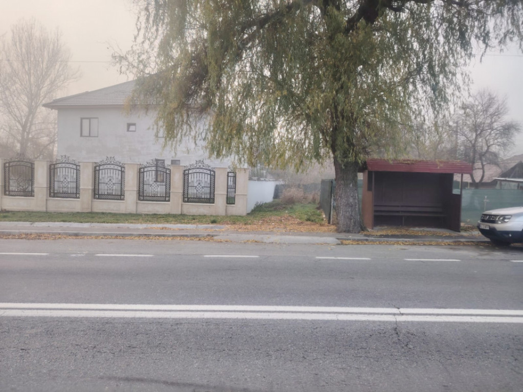 Teren intravilan 2.000 mp + construcții – Comuna Bunești