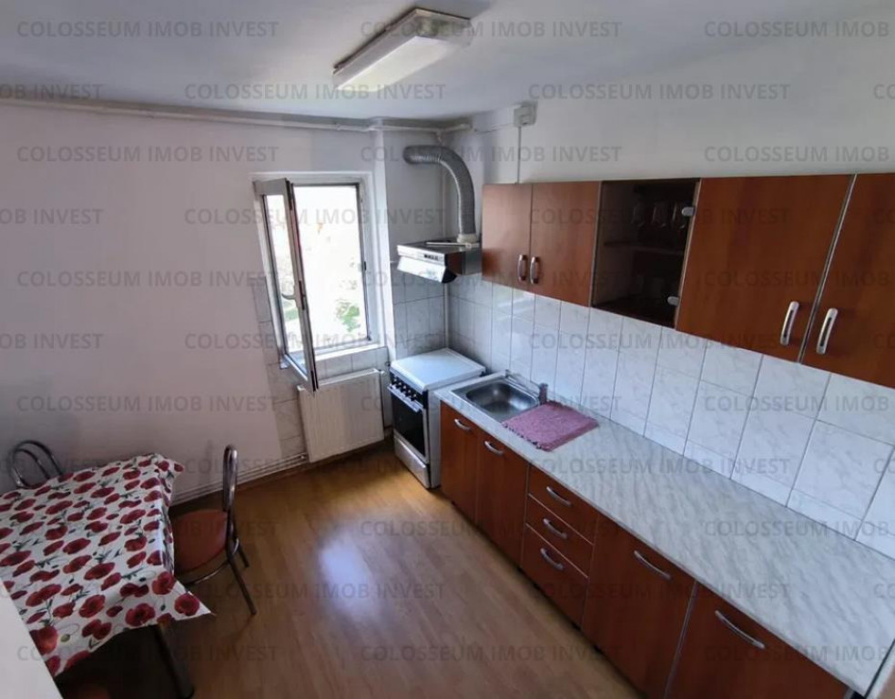 Apartament 3 camere, semidecomandat - zona Gemenii