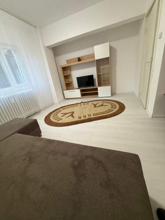 Garsoniera decomandata, 29,4 mp, zona 1 Mai