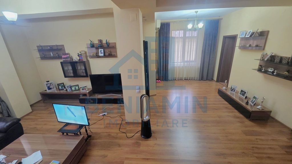 Vila in George Enescu langa Scoala 12 -450mp teren -utili...