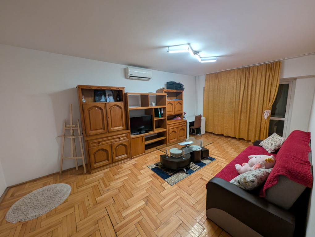 Apartament decomandat Banca Națională etaj 1, bloc 1992