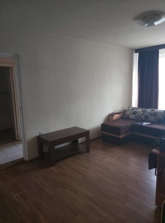 Apartament 2 camere, decomandat - zona Grivitei