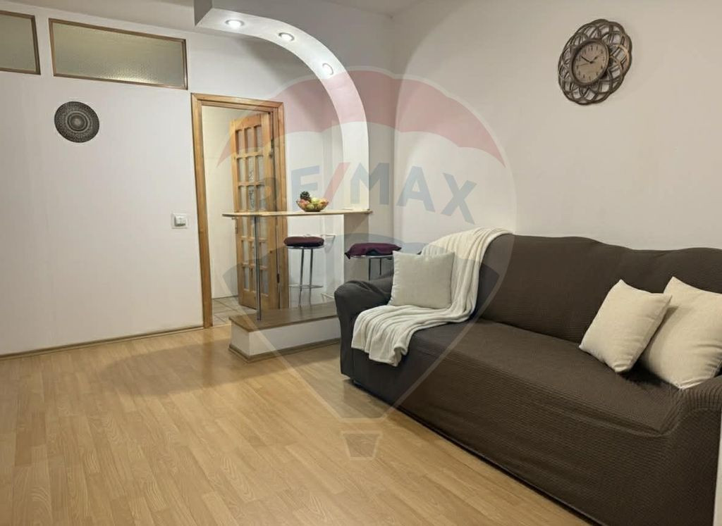 Apartament 2 camere decomandat de vânzare – Calea Moș...