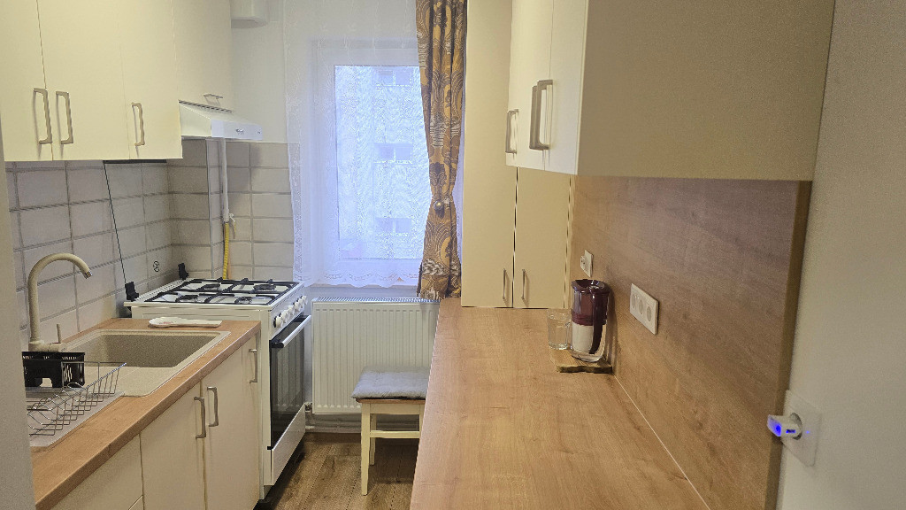 Vand apartament 2 camere in Deva, zona Maxa, etaj 1, mobilat, parcare