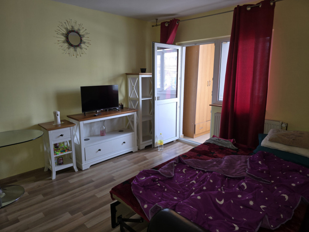 Apartament 2 camere etaj 1 vedere Cuejdi - zona Spital