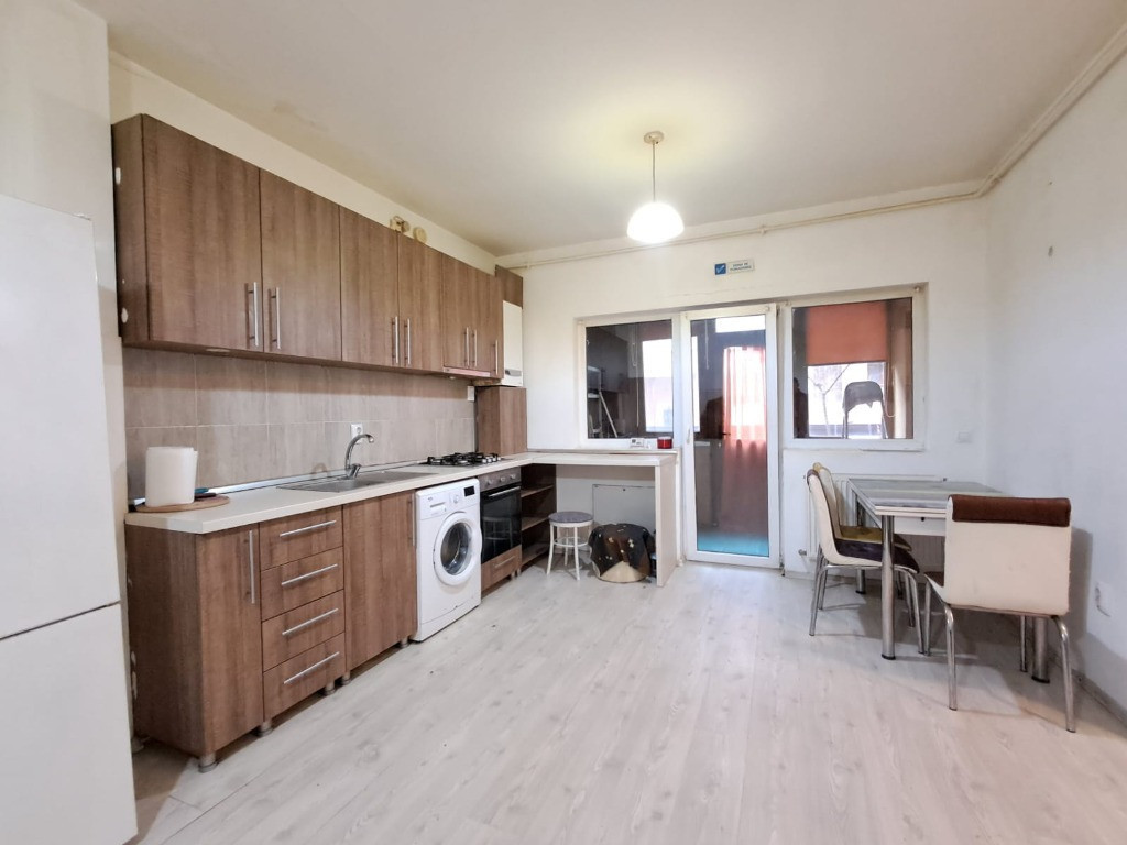 Apartament 2 camere, gradina 67 mp, parcare Floresti zona Terra