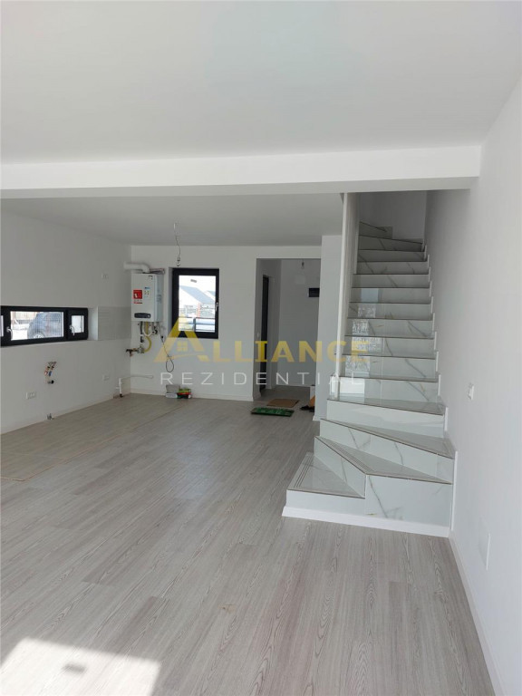 Casa la 4-5 km de metrou,bine amplasata,super pret .