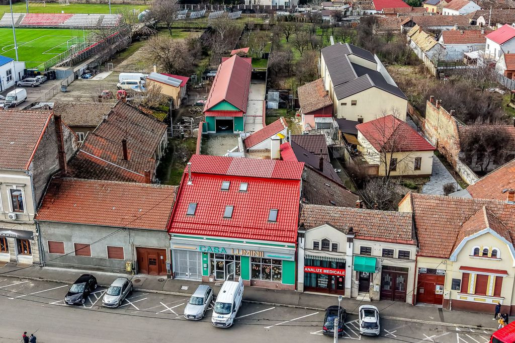 Investiție în Aradul Nou – spațiu comercial, hala, s...