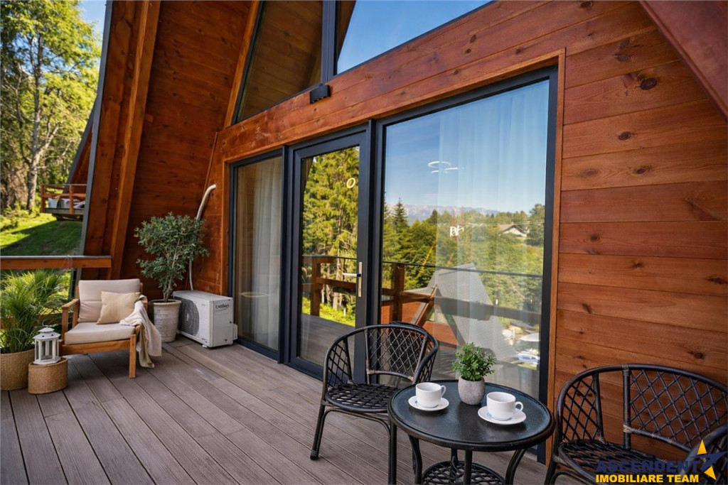 Ansamblu de 3 case, tip A frame, Moieciu de Jos, constructie