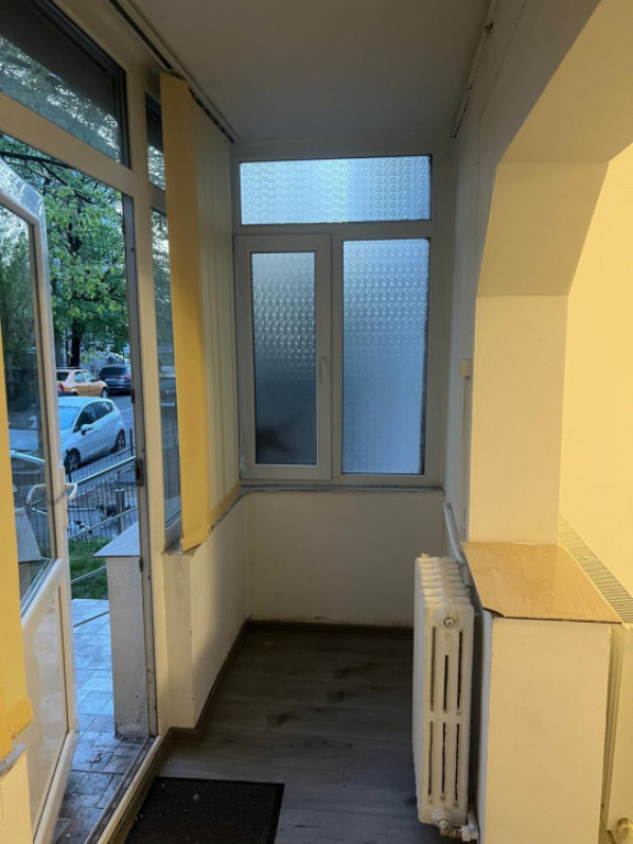 Apartament spatios - 2 Camere, Etaj 1 - Craiovita Noua