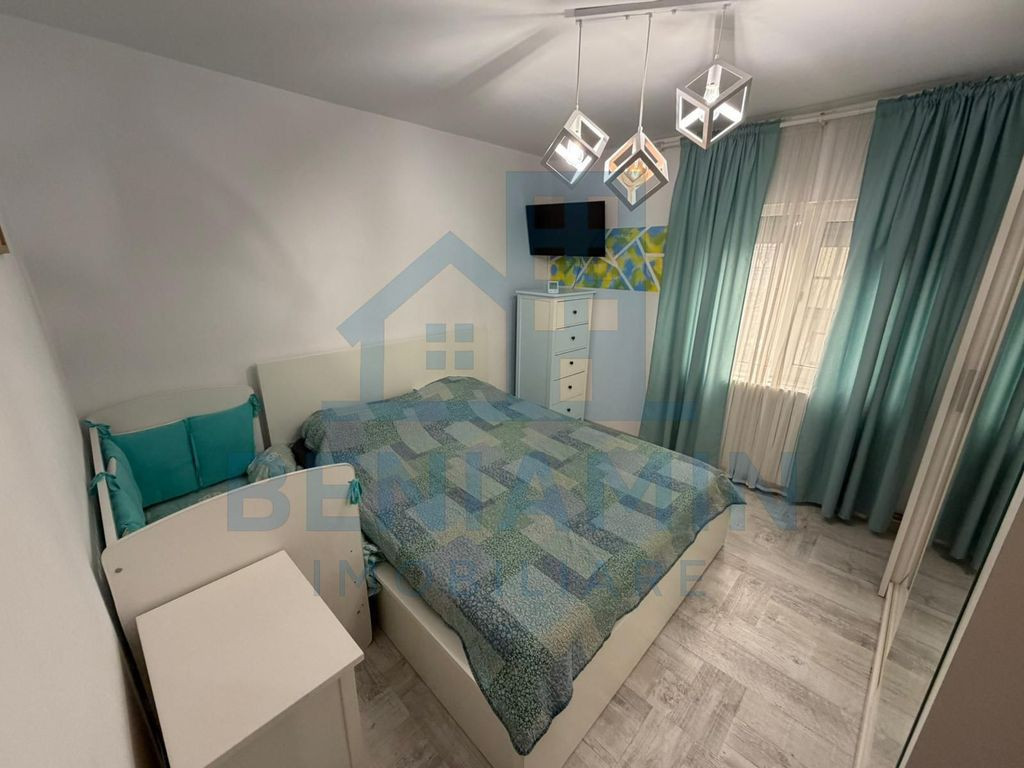 2 Decomandate - Etaj 3 - 52mp - Centrala - An 1985 - Reno...