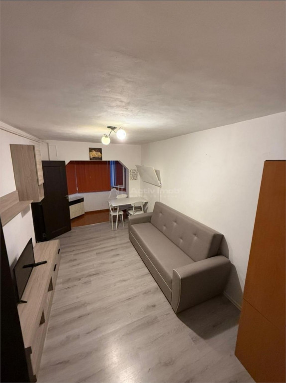 Garsoniera la Etaj Intermediar in Brasov str De Mijloc