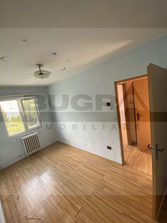 Apartament de 3 camere finisat clasic, zona strazii Paran...