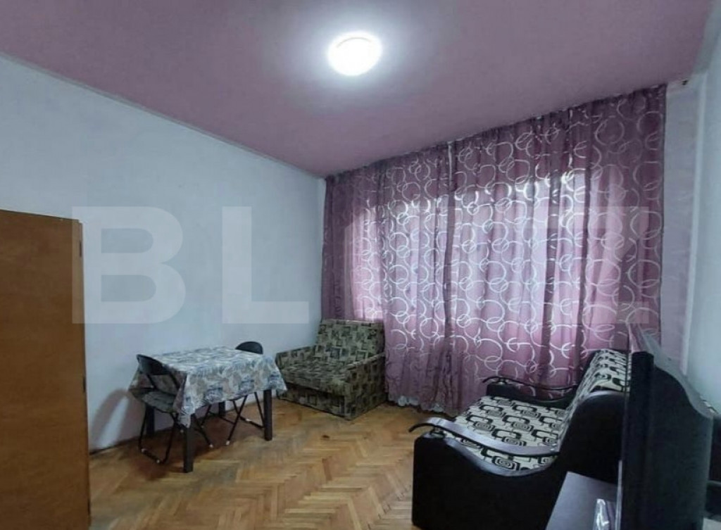 Camera cu baie proprie si bucatarie-Tractorul