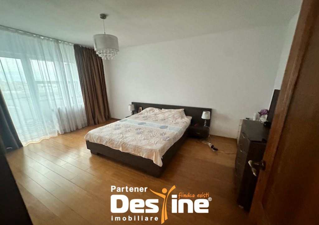 Apartament 3 camere renovat + loc parcare, zona Sebastian