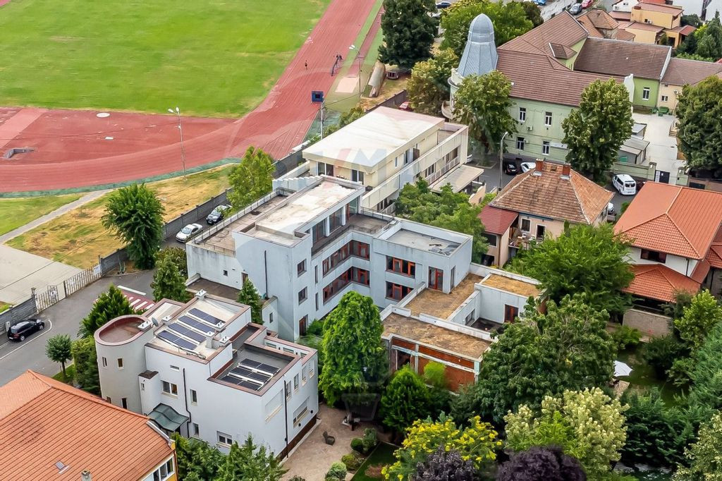 Penthouse de vânzare, 300 mp, terasă 25 mp, strada Volntar