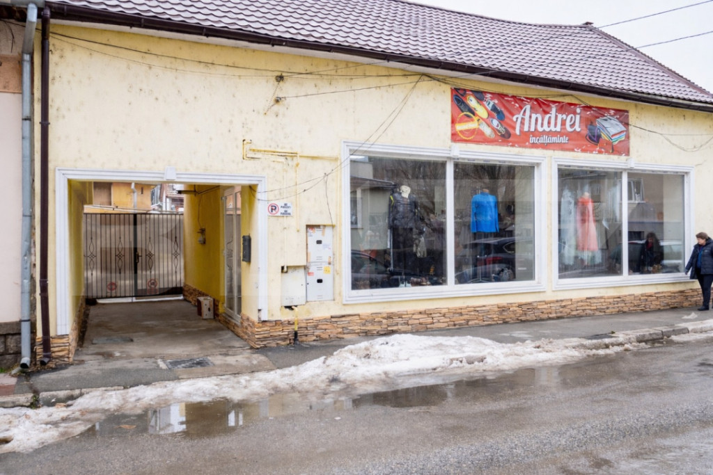 Casă 220 mp + Spațiu Comercial 105 mp - Piața Centrală