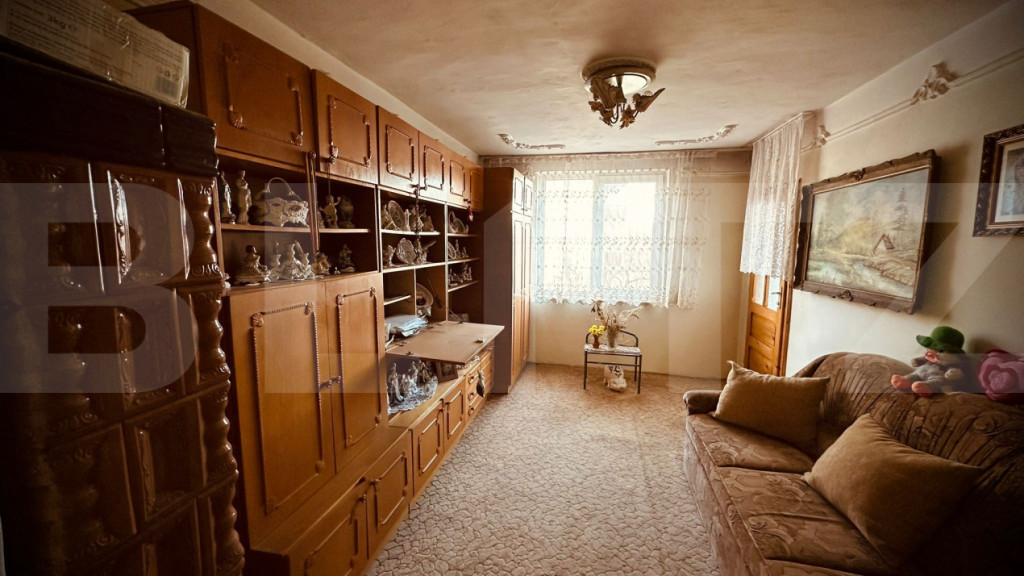 Apartament cu 3 camere si balcon, decoamandat, spatios si ca