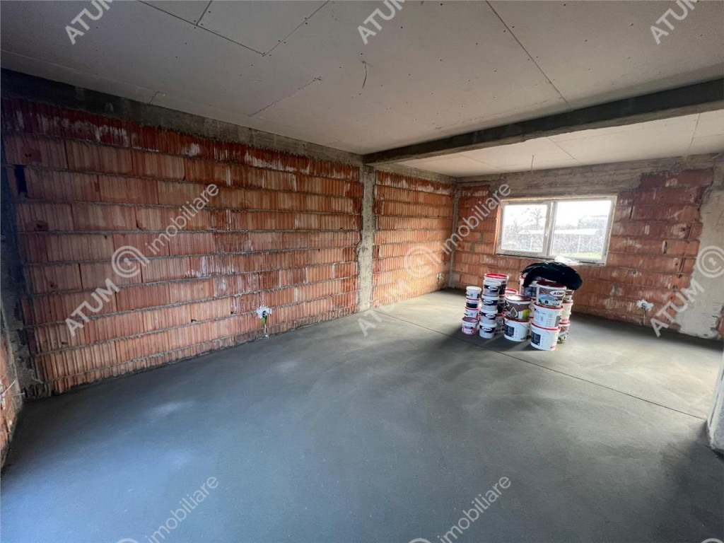 Casa individuala 4 camere 2 bai teren 300 mp zona Sura Mica