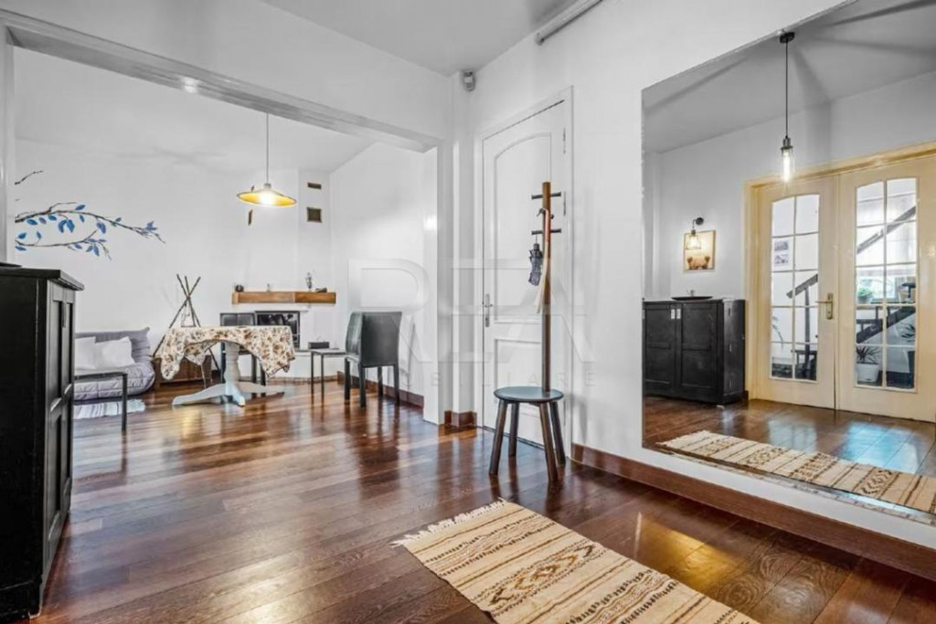 Apartament in vila cu garaj in zona Polona