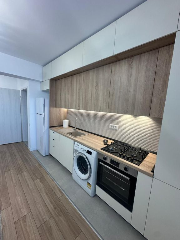 Apartament 2 Camere,metrou Berceni-Prima Inchiriere