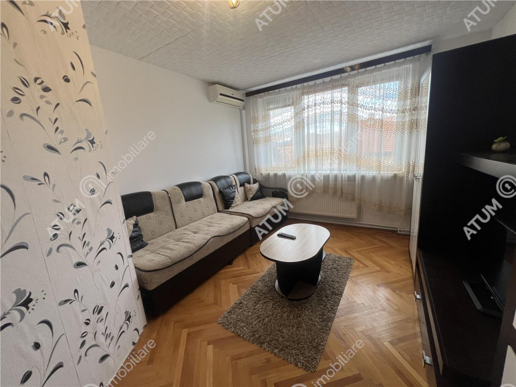 Apartament de 2 camere decomandate cu balcon si boxa zona Tr