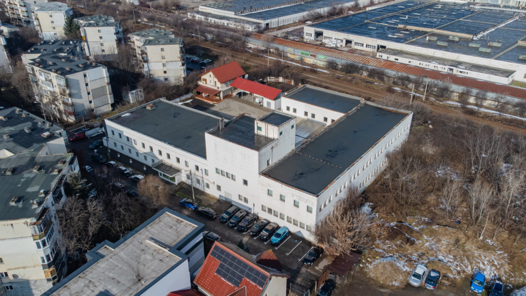 Spatiu industrial/comercial P+1, 3400 mp utili, teren 4000 m