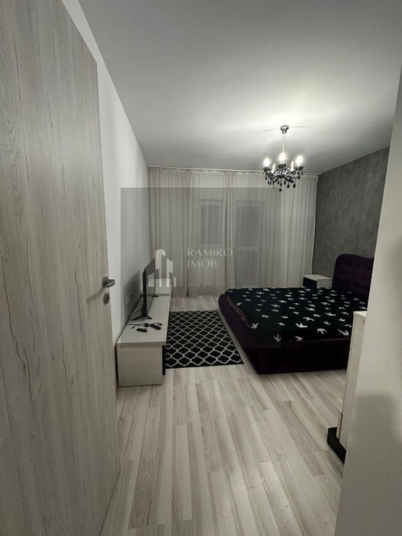 Garsoniera decomandata Metalurgiei / Aurel Persu