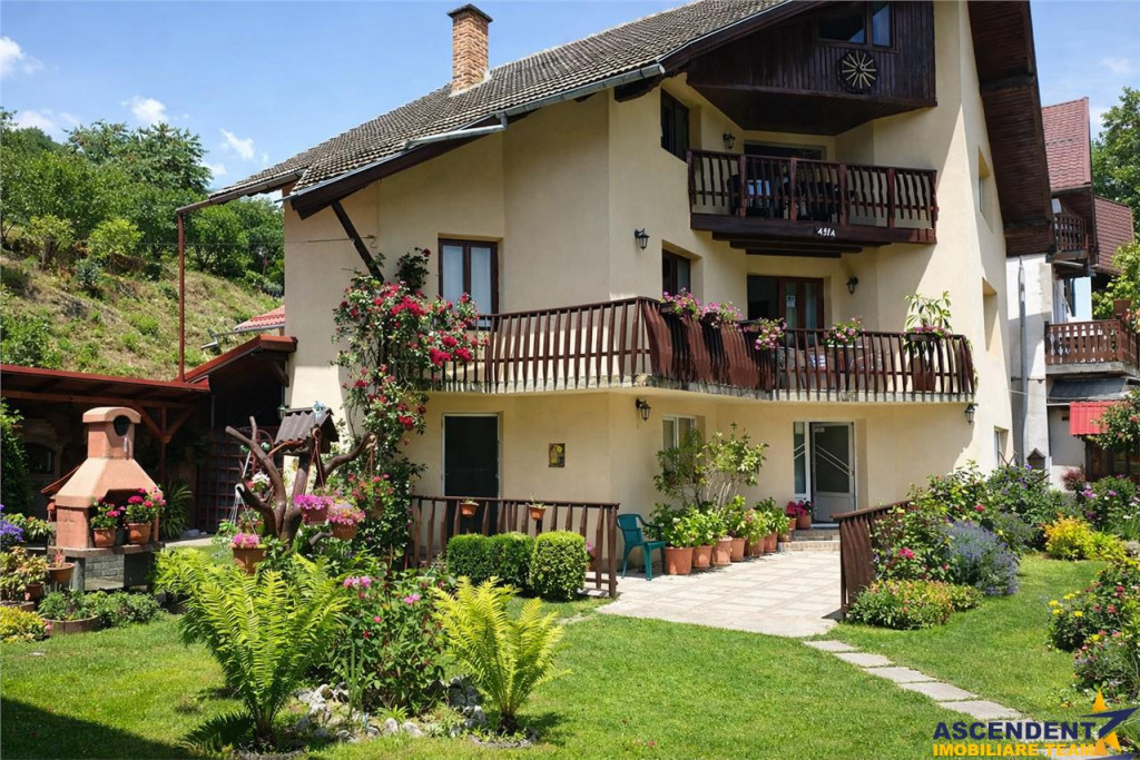 FILM! Moieciu de Jos, Bran, pensiune in conditii apreciabil