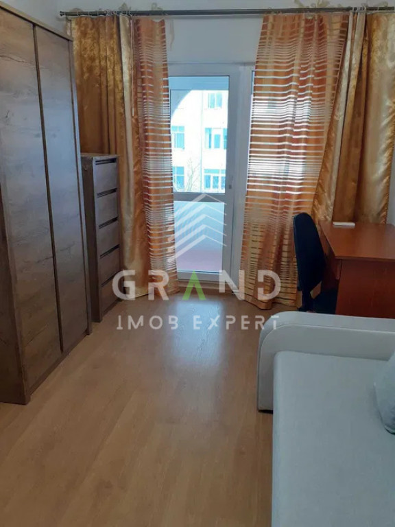 Apartament decomandat | 3 Camere | 3 Balcoane | Etaj 4 | Zor