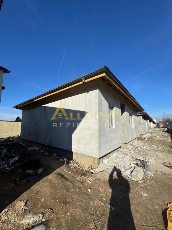 Casa parter 3 camere cu pod, panouri fotovoltaice, 105000 eu