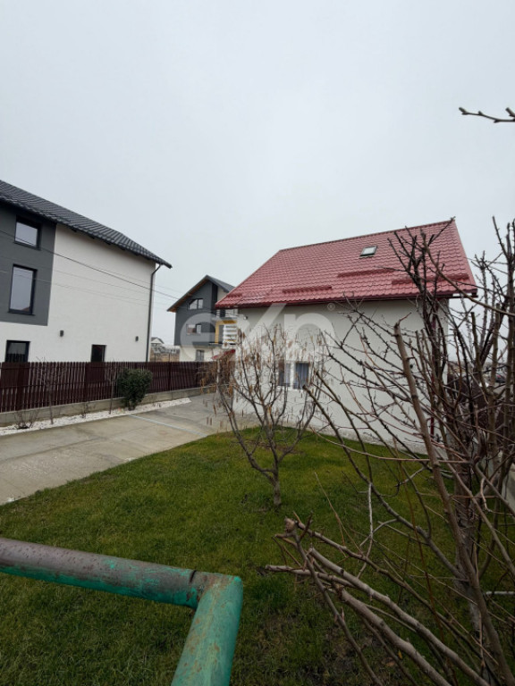 - Casa de inchiriat -