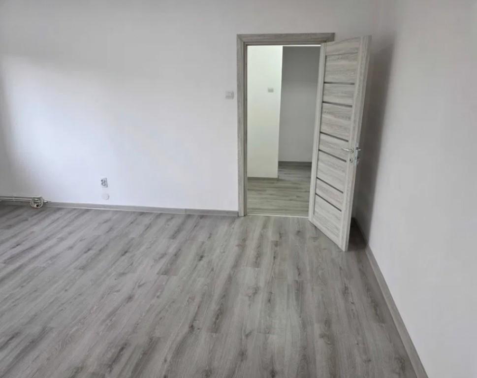 Apartament 2 camere, semidecomandat - zona Grivitei