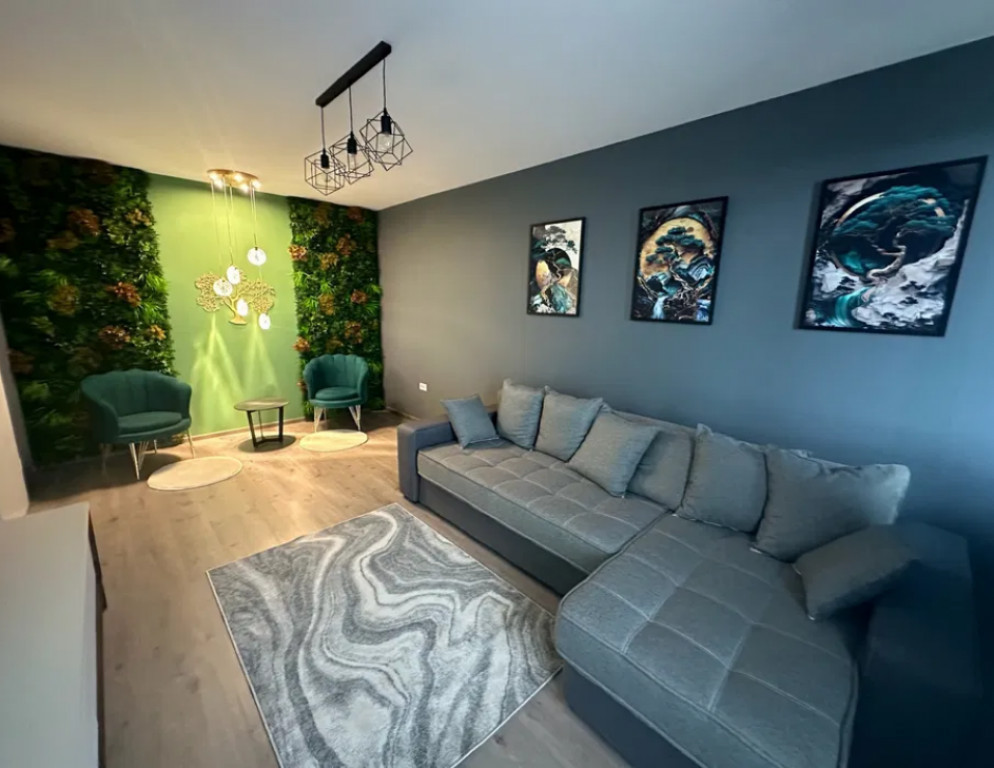 Apartament 2 camere, decomandat - zona Tractorul