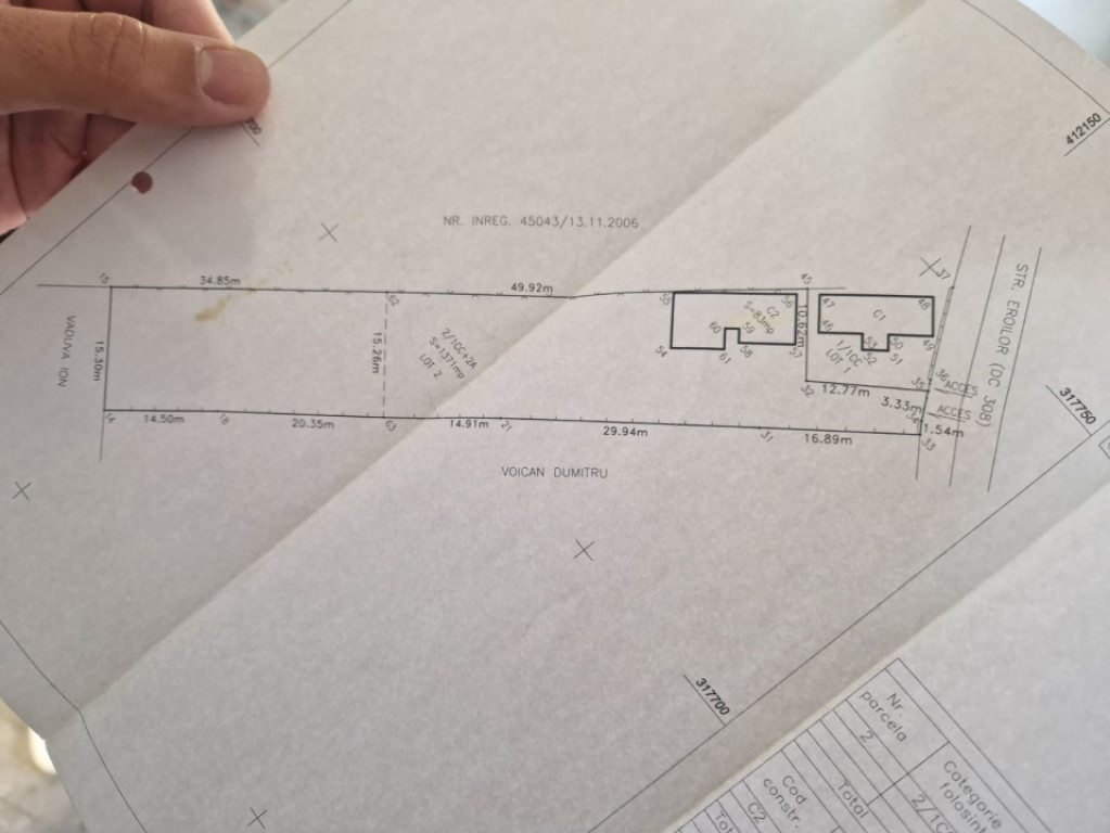 Teren 1528 mp cu casă de vânzare în centrul Gherceștiulu