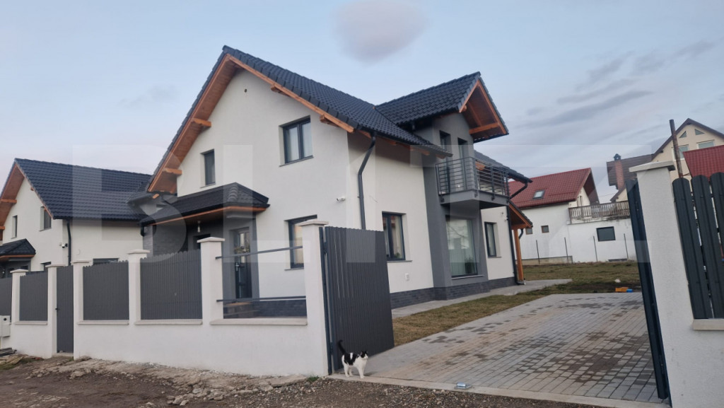 Casa 4 camere, 133 mp, zona Sacele