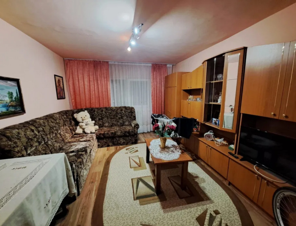 Apartament 3 camere, decomandat - zona Darste