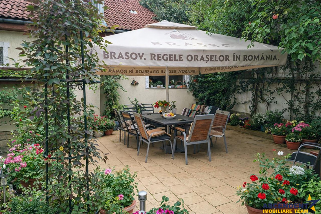 Casa Bartolomeu, pe doua nivele, stil deosebit, curte comuna