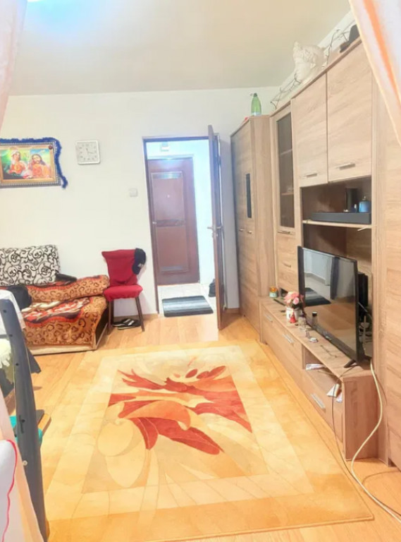 Garsoniera decomandata - zona Astra