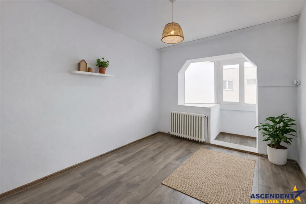 Tur Virtual! Locuinta luminoasa, design aerisit, Stefan cel