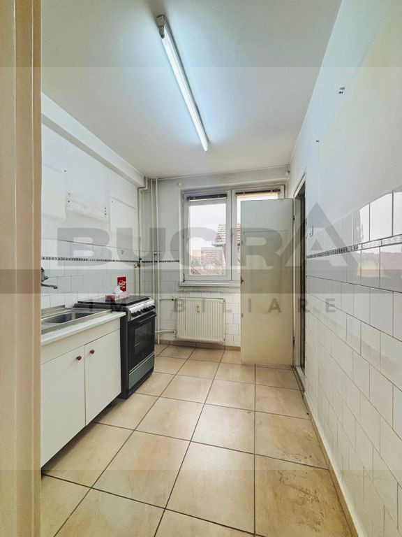 Apartament 3 camere, etaj intermediar, P-ta 14 Iulie