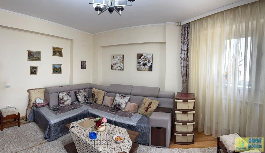 Casa de Cultura, decomandat, 2 camere, 61mp, gaze, mobilat